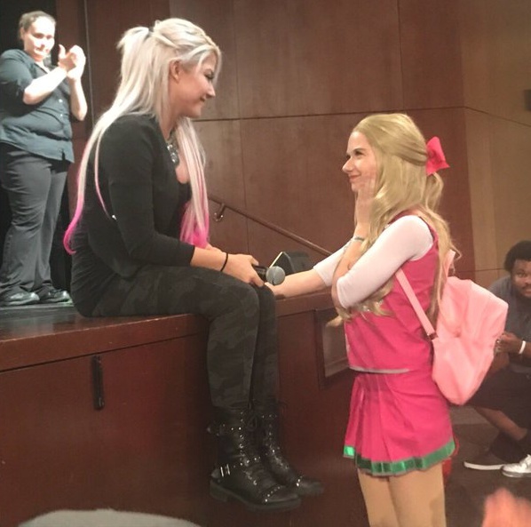 Alexa Bliss with young fan at MegaCon - WWE News, WWE Results, AEW