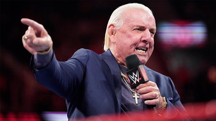 Ric Flair re-signs with WWE