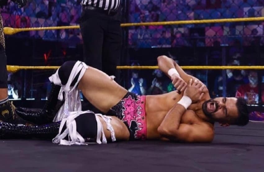 Sunil Singh suffers a dislocated right shoulder